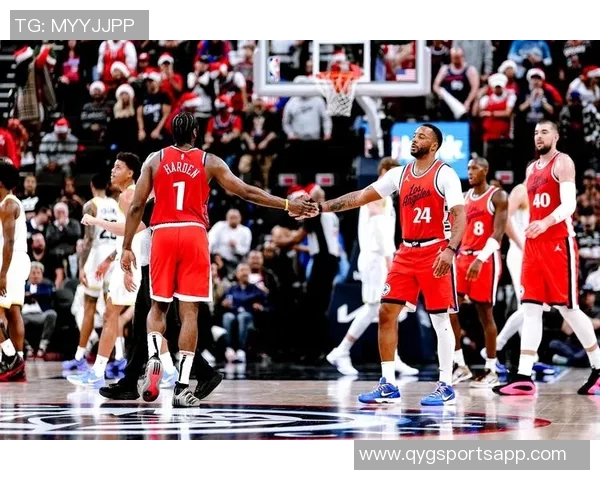 热火对阵黄蜂鲍威尔因腹股沟酸痛缺席场均24分73篮板能否继续发威