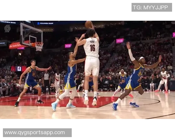 杨瀚森在比赛中掩护和传球速度较慢但节奏略快于克林根